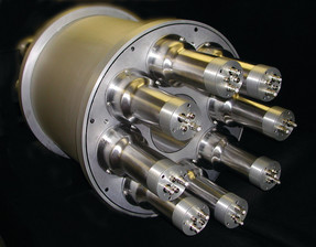 Detector with demountable PMT assembly