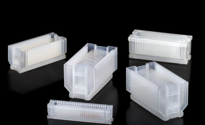 garnets wafers of different compositions (SGGG, GGG, NGG) and different diameters (from 1” to 4”)